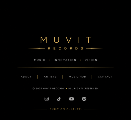 Footer minimalista MUVIT Records su sfondo nero con tipografia oro elegante e tagline discreta, perfetto per chiusura pagina e identità del brand.